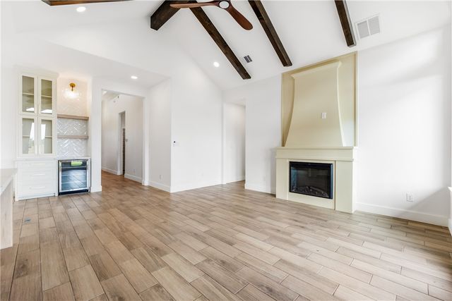 835 S 8th St, Aransas Pass, TX 78336