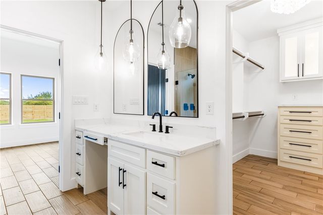 835 S 8th St, Aransas Pass, TX 78336