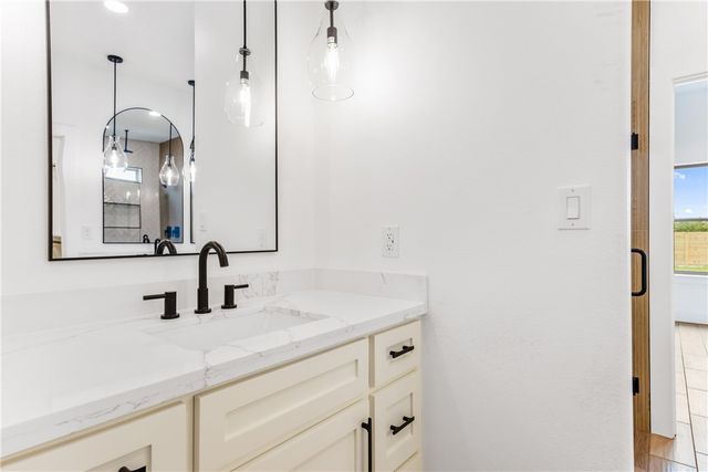 835 S 8th St, Aransas Pass, TX 78336