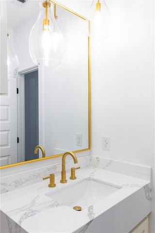 835 S 8th St, Aransas Pass, TX 78336