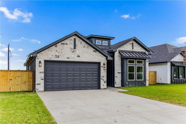 835 S 8th St, Aransas Pass, TX 78336