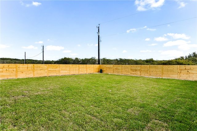 835 S 8th St, Aransas Pass, TX 78336