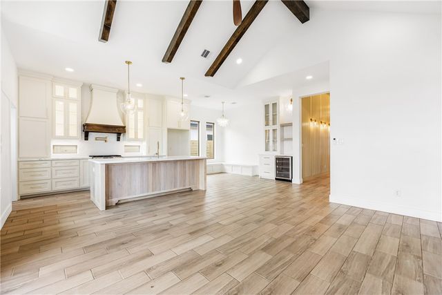 835 S 8th St, Aransas Pass, TX 78336