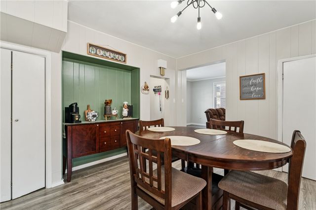 421 Wayne Ave, Ellwood City, PA 16117