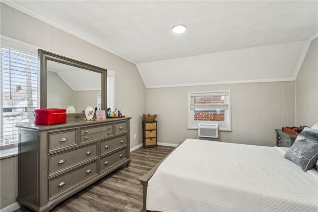 421 Wayne Ave, Ellwood City, PA 16117