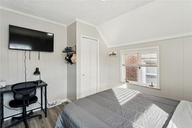 421 Wayne Ave, Ellwood City, PA 16117