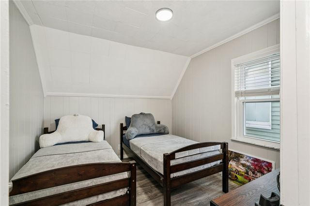 421 Wayne Ave, Ellwood City, PA 16117