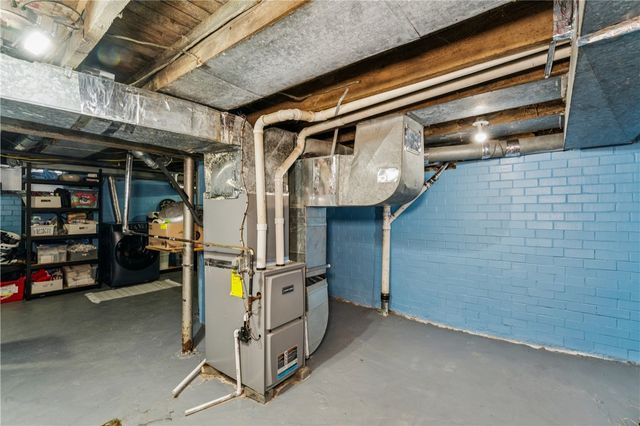 421 Wayne Ave, Ellwood City, PA 16117