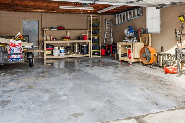 421 Wayne Ave, Ellwood City, PA 16117