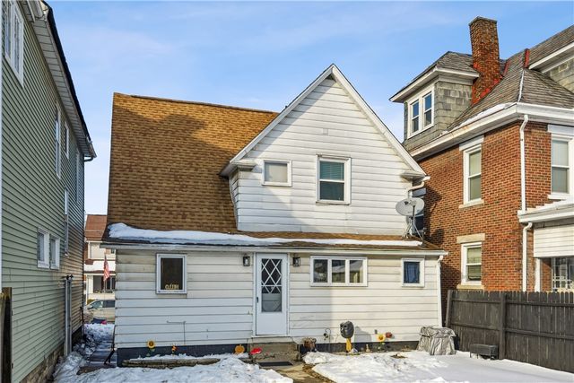 421 Wayne Ave, Ellwood City, PA 16117