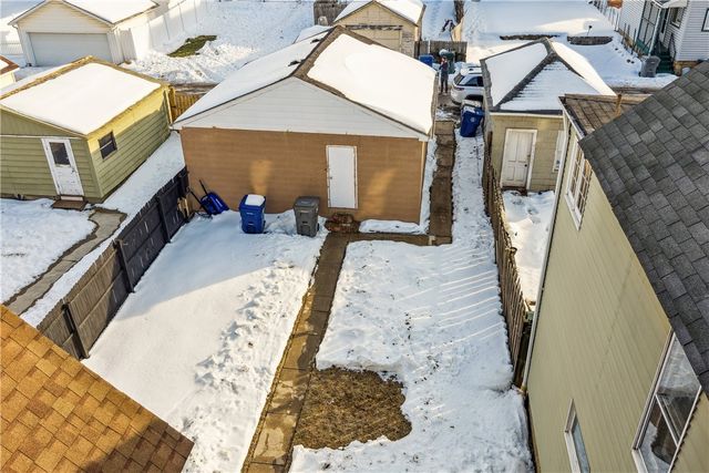 421 Wayne Ave, Ellwood City, PA 16117