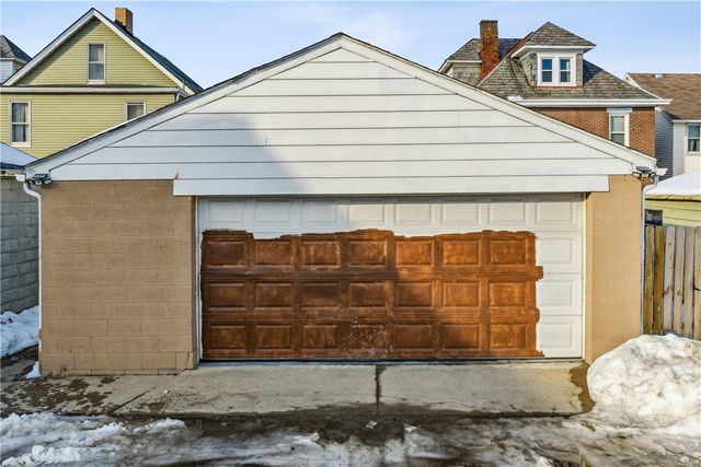 421 Wayne Ave, Ellwood City, PA 16117