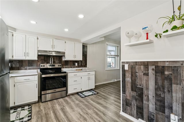 421 Wayne Ave, Ellwood City, PA 16117