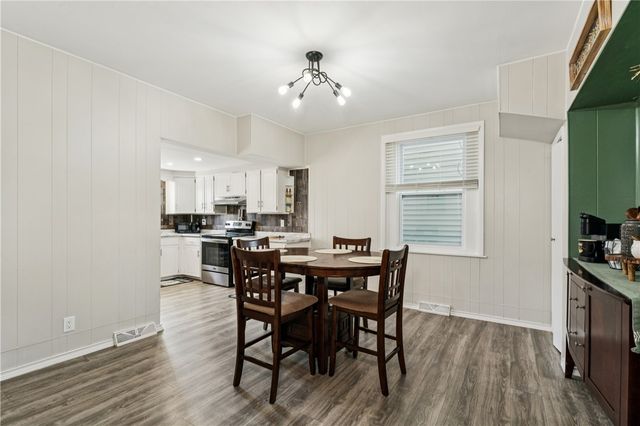 421 Wayne Ave, Ellwood City, PA 16117