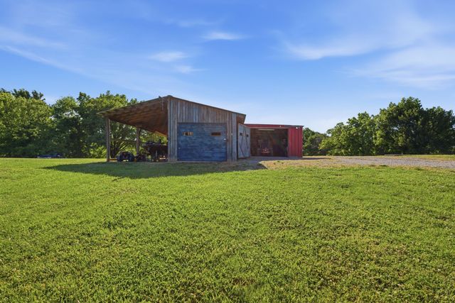 8526 Crawley Hill Rd, Mount Pleasant, TN 38474