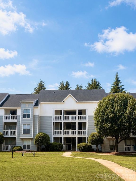 18 Hamiltons Bay Court 436, Clover, SC 29710
