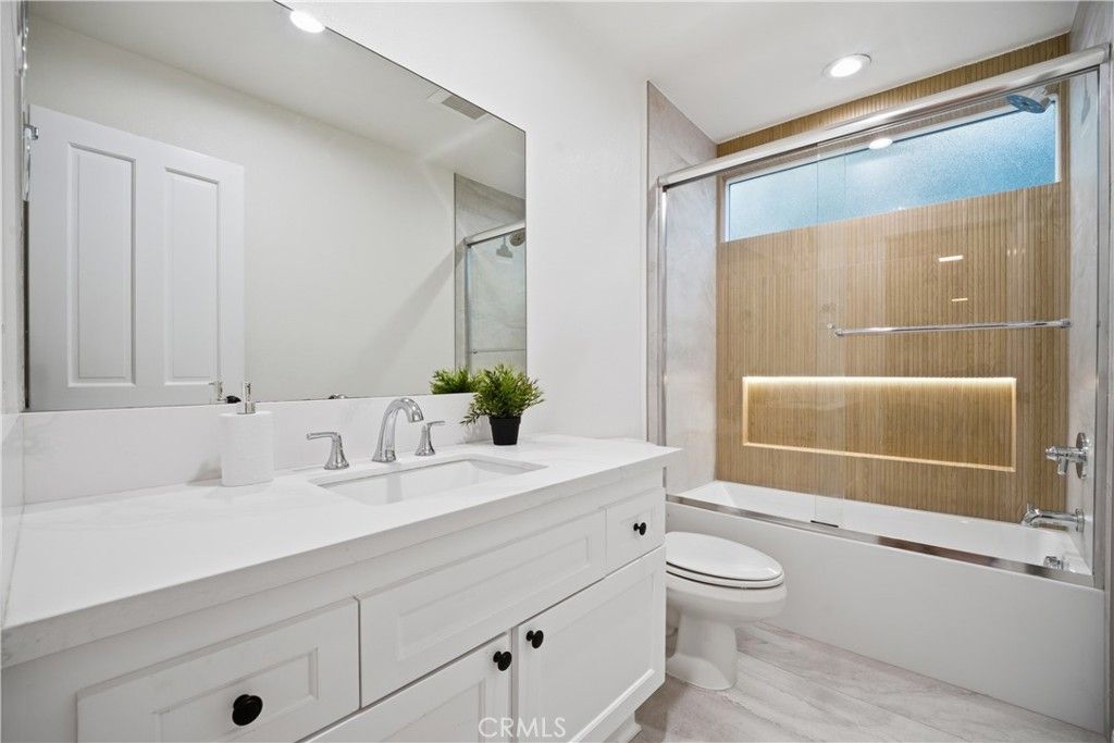 Image 16 of property listing at 29950 Rolling Ridge Drive, Agoura Hills, CA 91301