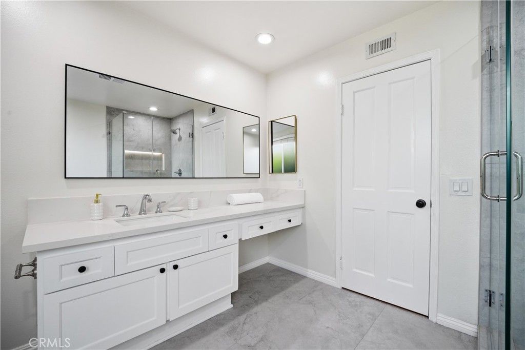 Image 25 of property listing at 29950 Rolling Ridge Drive, Agoura Hills, CA 91301
