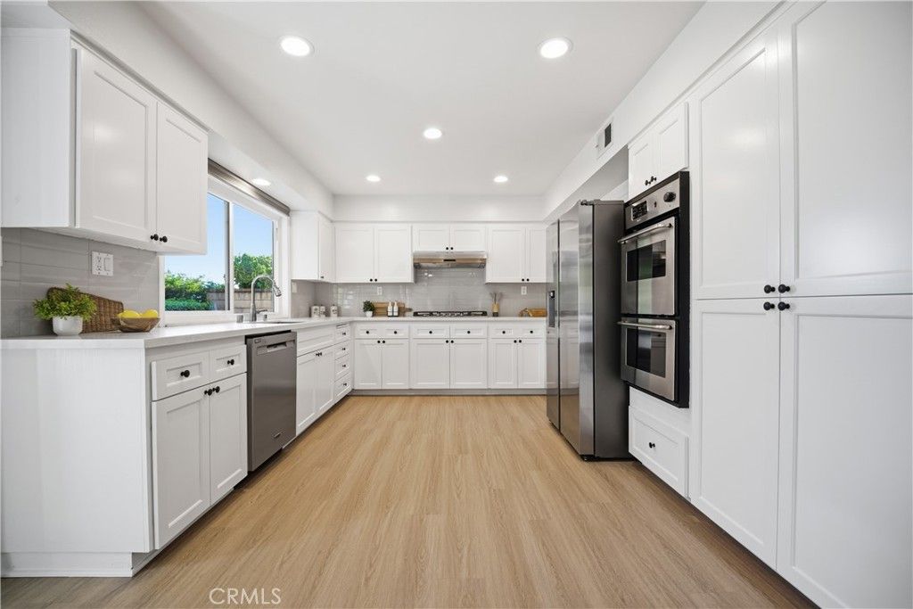 Image 7 of property listing at 29950 Rolling Ridge Drive, Agoura Hills, CA 91301
