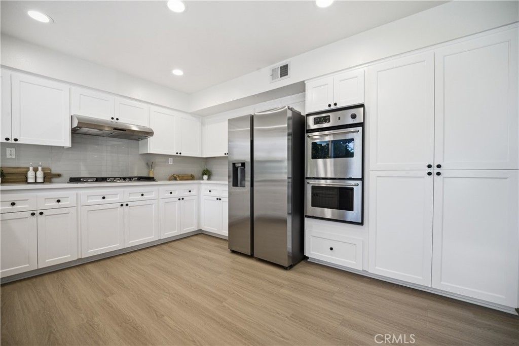 Image 9 of property listing at 29950 Rolling Ridge Drive, Agoura Hills, CA 91301