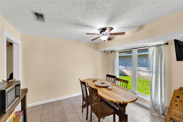 7612 Creekmoore Drive, Fort Worth, TX 76133