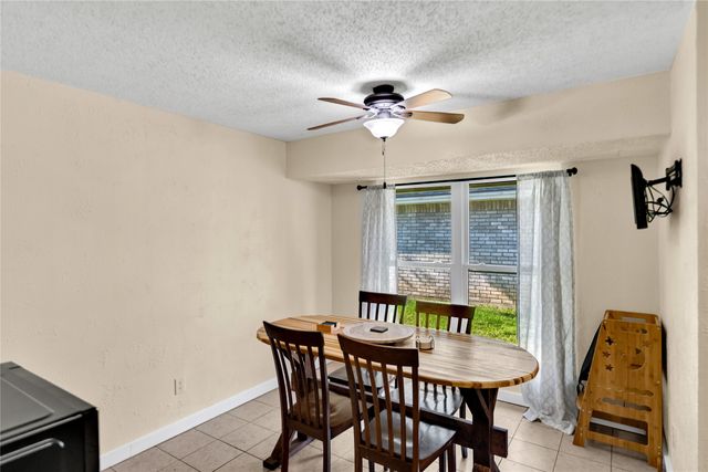 7612 Creekmoore Drive, Fort Worth, TX 76133