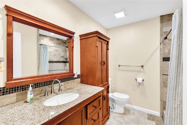 7612 Creekmoore Drive, Fort Worth, TX 76133