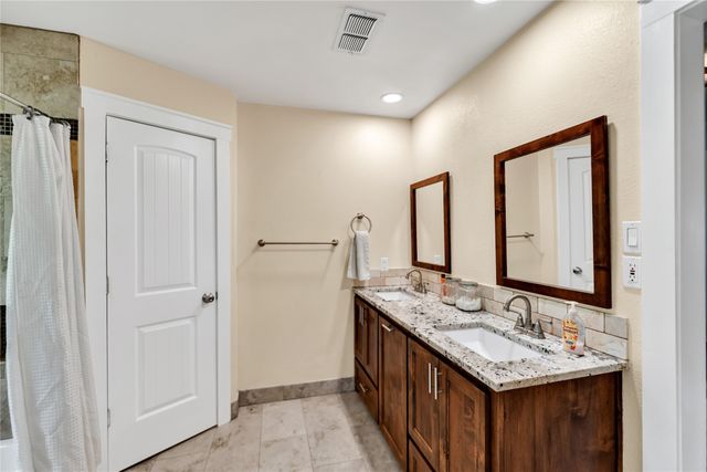 7612 Creekmoore Drive, Fort Worth, TX 76133