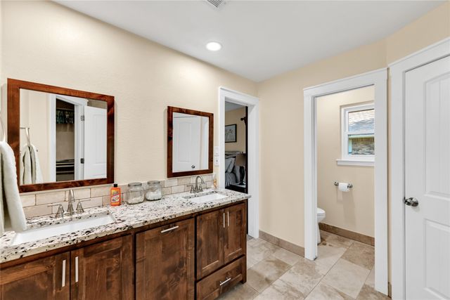 7612 Creekmoore Drive, Fort Worth, TX 76133