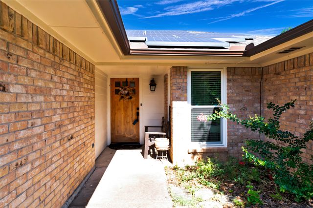 7612 Creekmoore Drive, Fort Worth, TX 76133