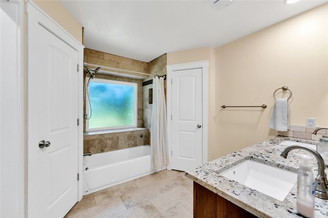 7612 Creekmoore Drive, Fort Worth, TX 76133