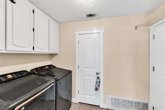 7612 Creekmoore Drive, Fort Worth, TX 76133