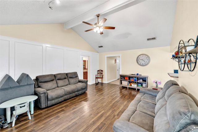 7612 Creekmoore Drive, Fort Worth, TX 76133
