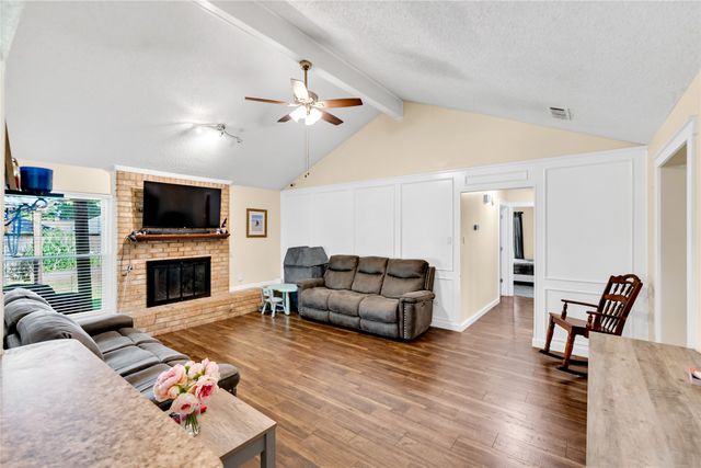 7612 Creekmoore Drive, Fort Worth, TX 76133
