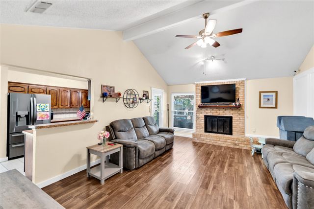 7612 Creekmoore Drive, Fort Worth, TX 76133