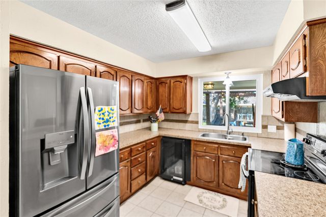 7612 Creekmoore Drive, Fort Worth, TX 76133