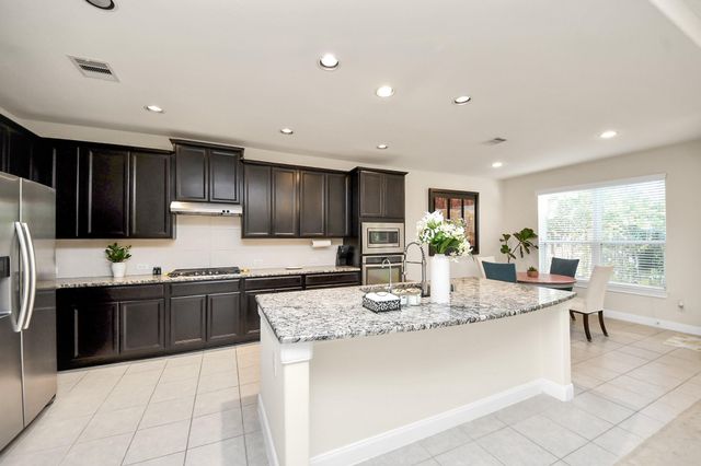 818 Butterfly Garden Trail, Richmond, TX 77406