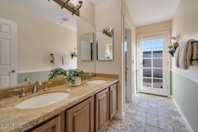 8695 E CHARTER OAK Drive, Scottsdale, AZ 85260