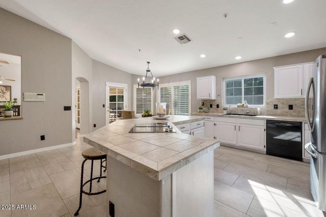 8695 E CHARTER OAK Drive, Scottsdale, AZ 85260