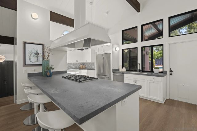 1653 El Paso Real, La Jolla, CA 92037