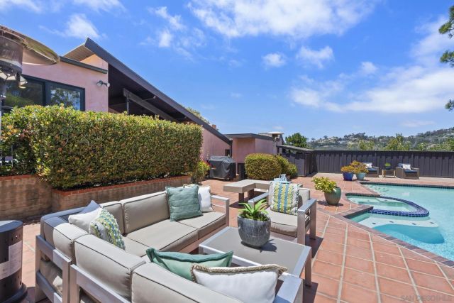 1653 El Paso Real, La Jolla, CA 92037