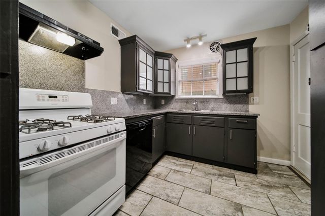 4505 Larch Lane, Bellaire, TX 77401