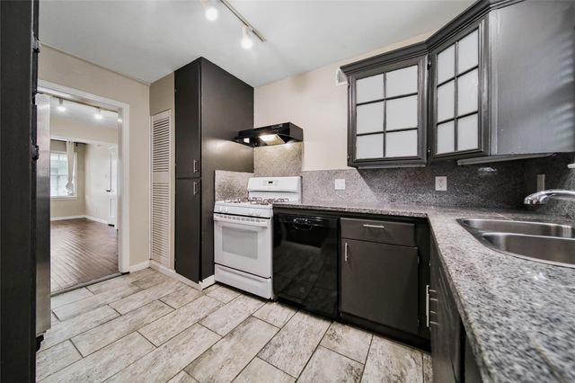 4505 Larch Lane, Bellaire, TX 77401