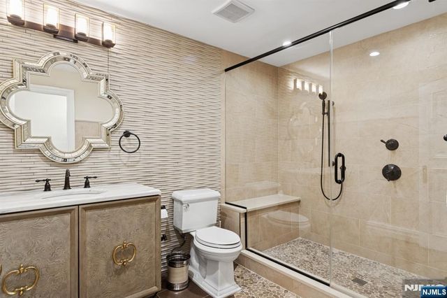 912 Cherokee Lane, Franklin Lakes, NJ 07417