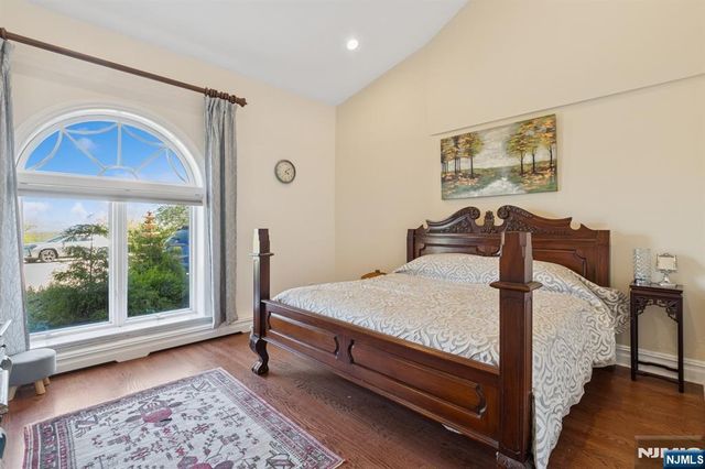 912 Cherokee Lane, Franklin Lakes, NJ 07417
