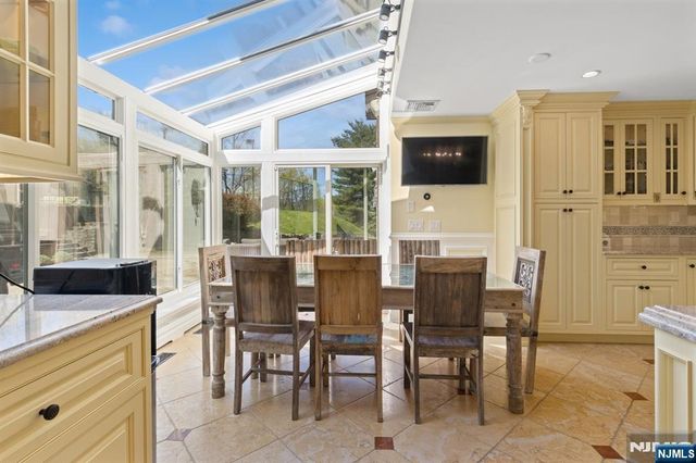 912 Cherokee Lane, Franklin Lakes, NJ 07417