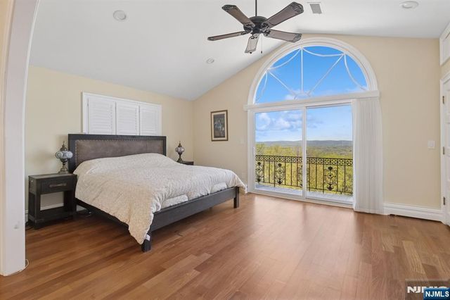 912 Cherokee Lane, Franklin Lakes, NJ 07417