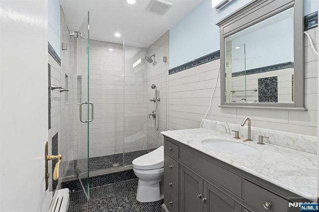 912 Cherokee Lane, Franklin Lakes, NJ 07417