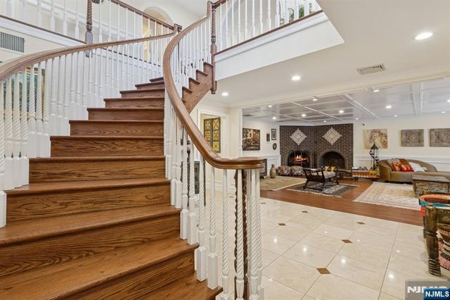 912 Cherokee Lane, Franklin Lakes, NJ 07417
