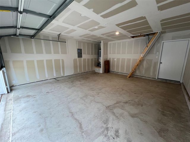 221 Wirecrested DR, Lockhart, TX 78644